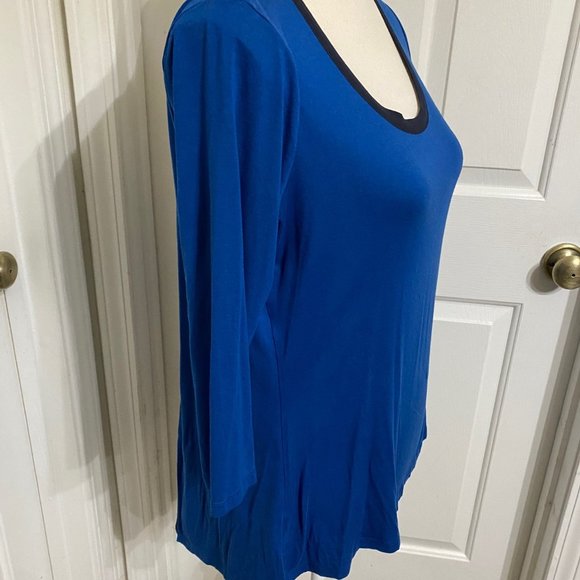 Ann Taylor M Light Weight Top with Layered Back - Picture 3 of 9